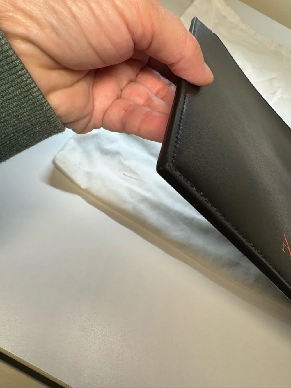 Alexander McQueen Limited Edition Black Leather Zip Clutch with COA - Like New - Picture 4 of 10